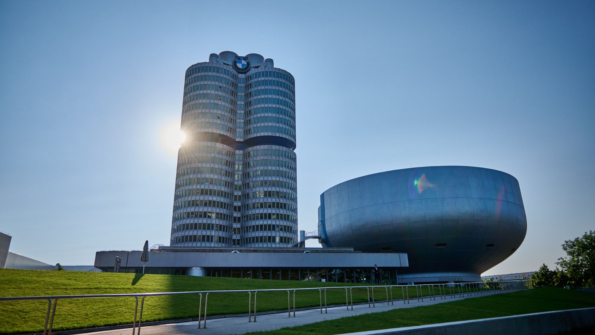 BMW - 50 Jahre Hochhaus - 2022-07 - _RHX7426