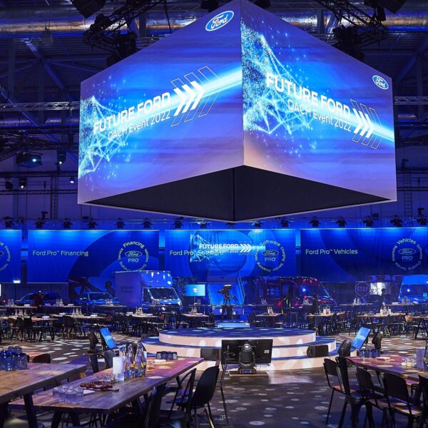 Händler erleben neue Markenwelt beim Future Ford Dach Event.